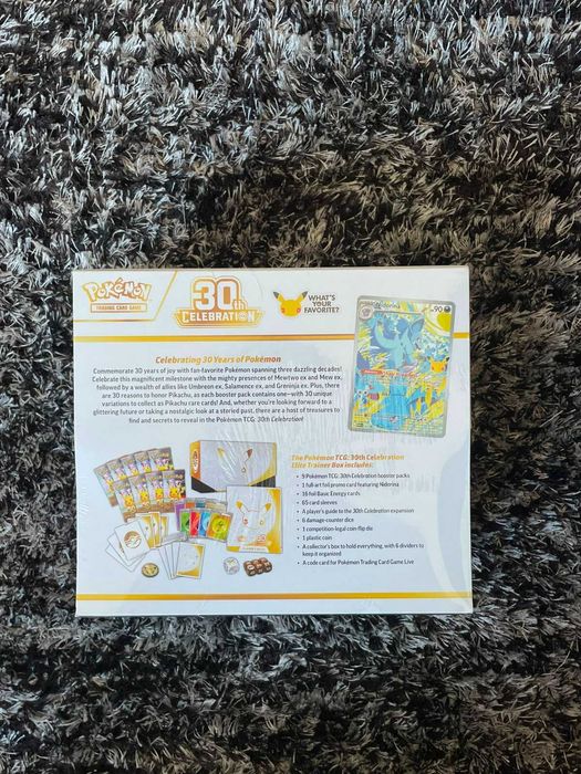 Pokémon TCG 30th Celebration Elite Trainer Box (30 anos)