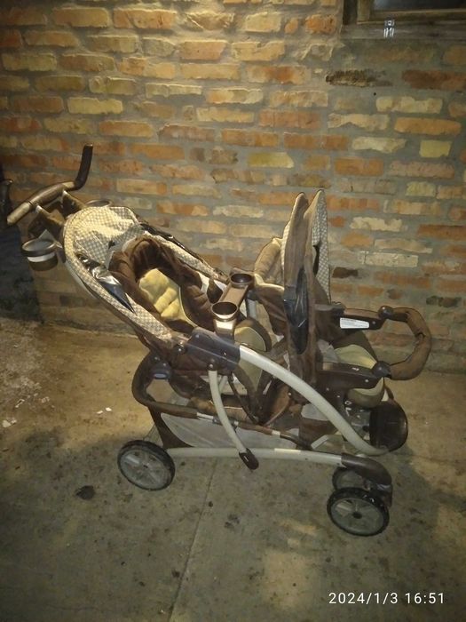 Продам децку коляску для двойнят.