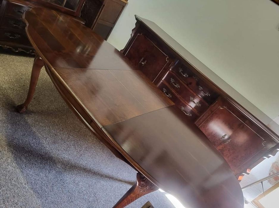 Jadalnia Chippendale. Komoda, witryna, stół i 6 krzeseł