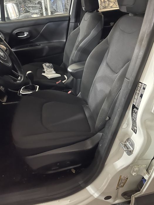 Jeep Renegade розбираэться