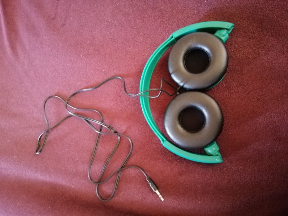 Продам новые оригинальные наушники