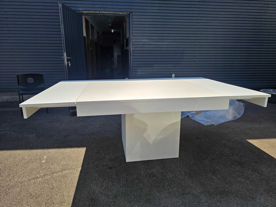 Mesa com 8 cadeiras