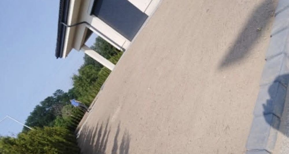 Oferuje usługi ogrodnicze