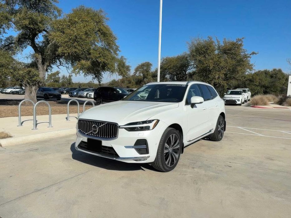 Volvo XC60      2023