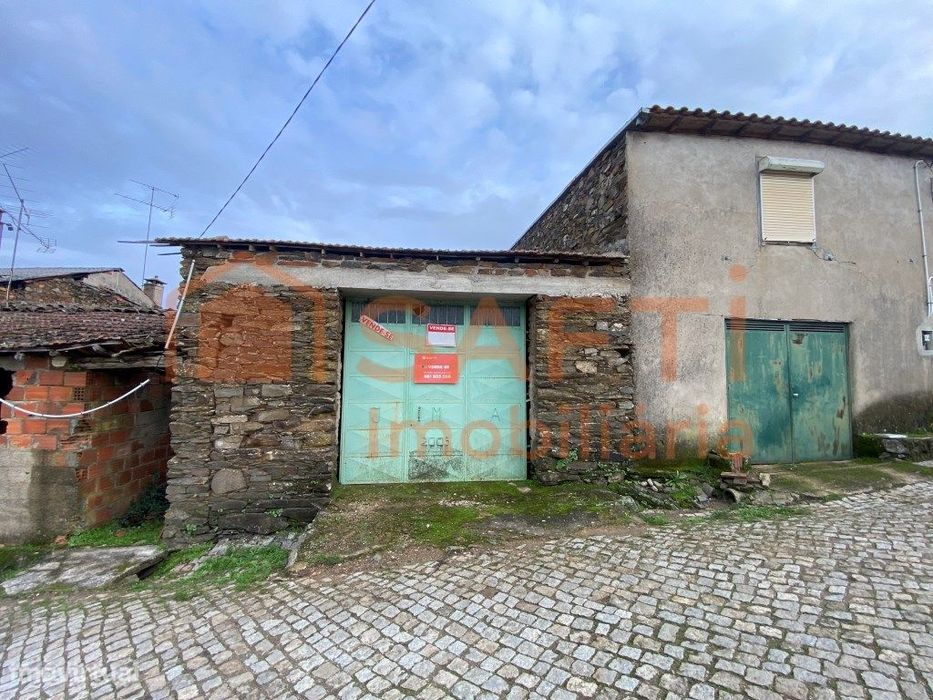 Palheiro em Pedra com 240m² de Terreno em Vinhas-Macedo de Cavaleiros