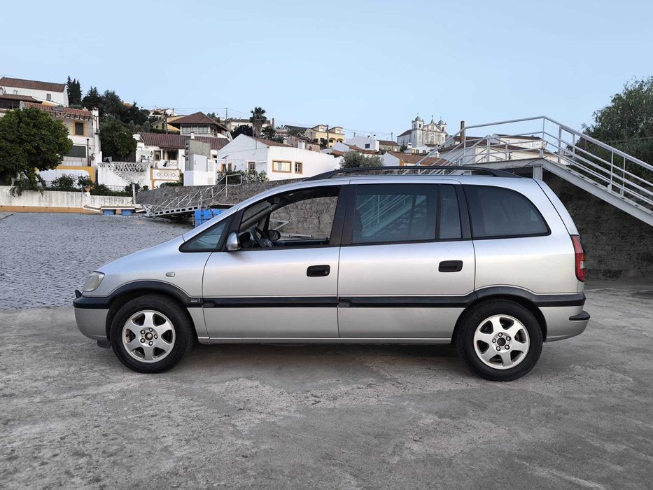 Opel Zafira 2.0 DTI 101cv - 7 Lugares