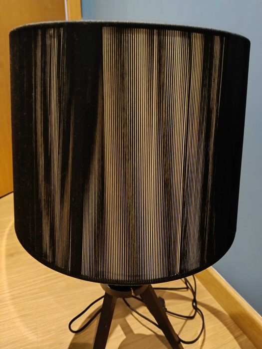 Candeeiro preto com abajur de corda preta