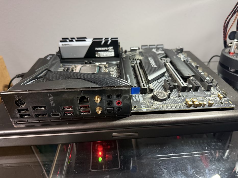 Intel i9 10850 MSI MPG z490 Carbon wifi GSkill Trident Z Neo