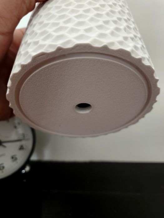Vaso Branco com Textura Geométrica