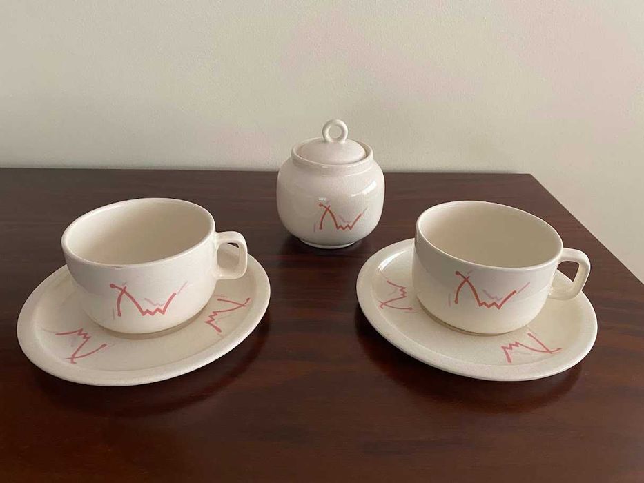 Chávenas almoçadeiras e açucareiro de Sacavém