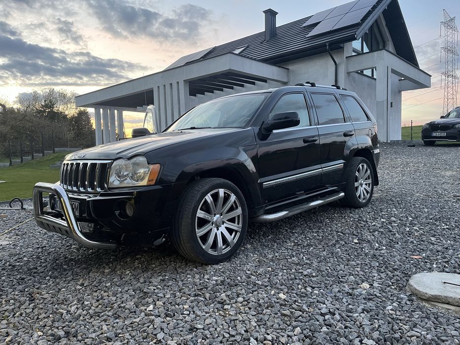 Jeep Grand Cherokee z 2006 roku, wyposażony w mocny i ceniony silnik benzynowy 5.7 V8.