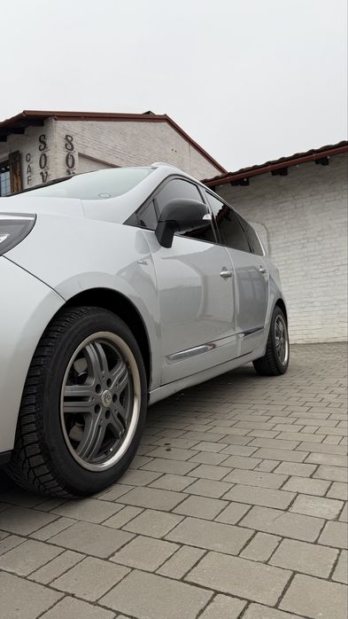 Renault grand scenik 2014