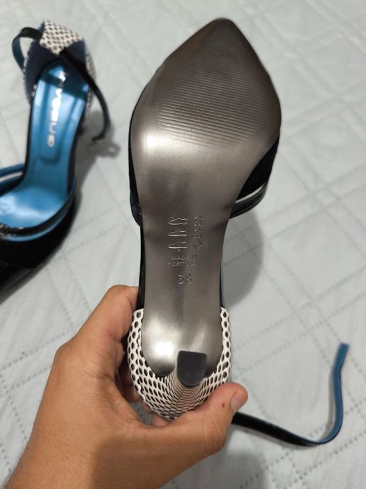 Sapatos mulher Invogue em pele pretos e brancos tamanho 38