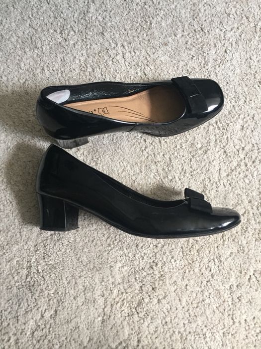 Lakierowane pantofle r. 38 Lasocki