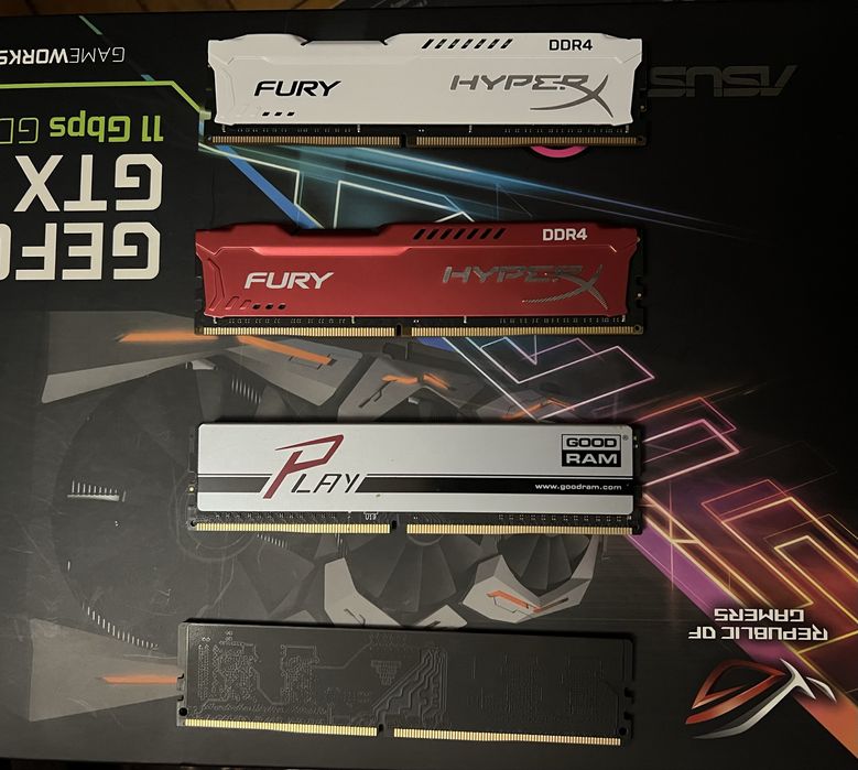 Оператина памʼять DDR4 16Gb та 4Gb