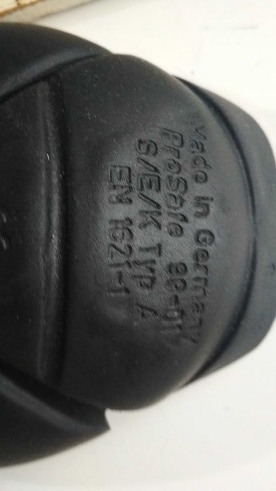 Наколінник Louis PRO SAFE 99-01  захисна вставка локті коліна плече MG