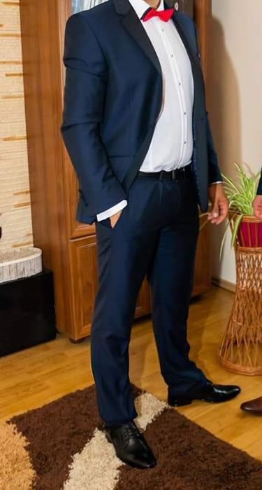 Garnitur męski ciemny granat