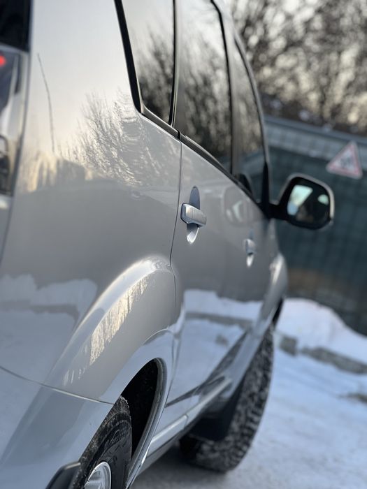 Mitsubishi Outlander XL 2.4 механика 2008г