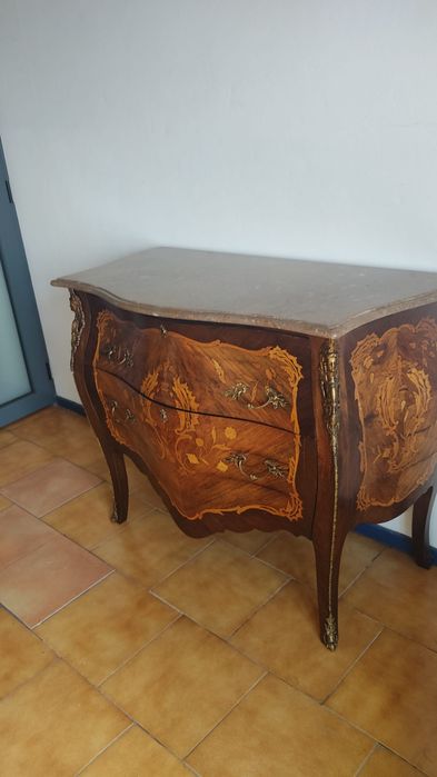 Cómoda de barriga, Bombe Luís XV em excelente estado conservação