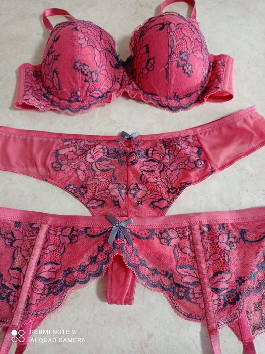 Komplet zestaw bielizny 80 C Hunkemoller biustonosz stringi pas