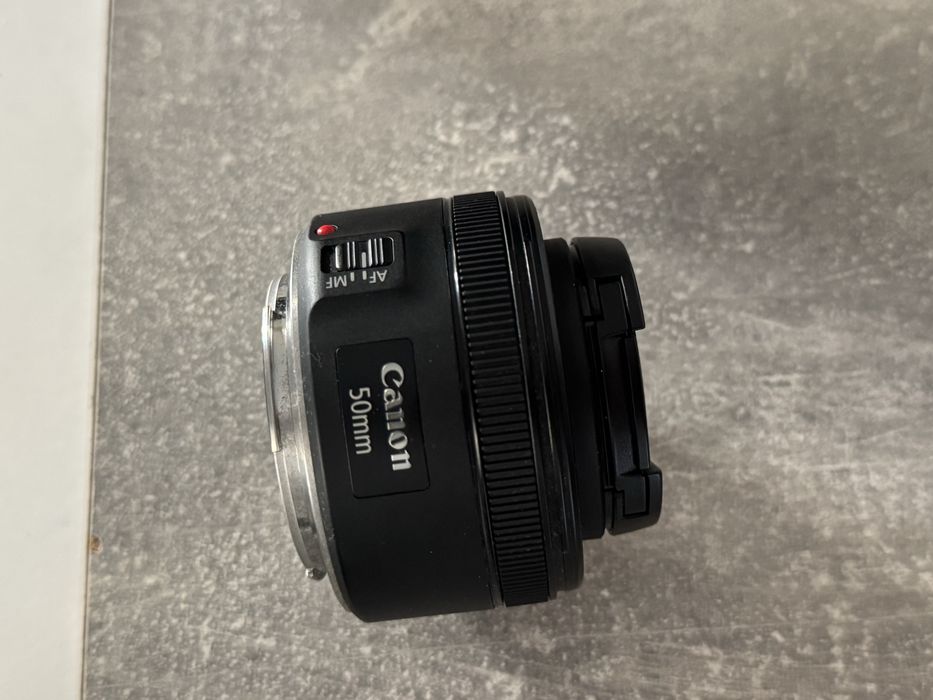 Camera Canon EOS 200D  DSLR
