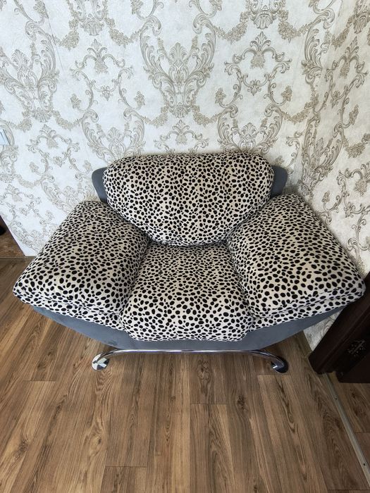 Диван з кріслами