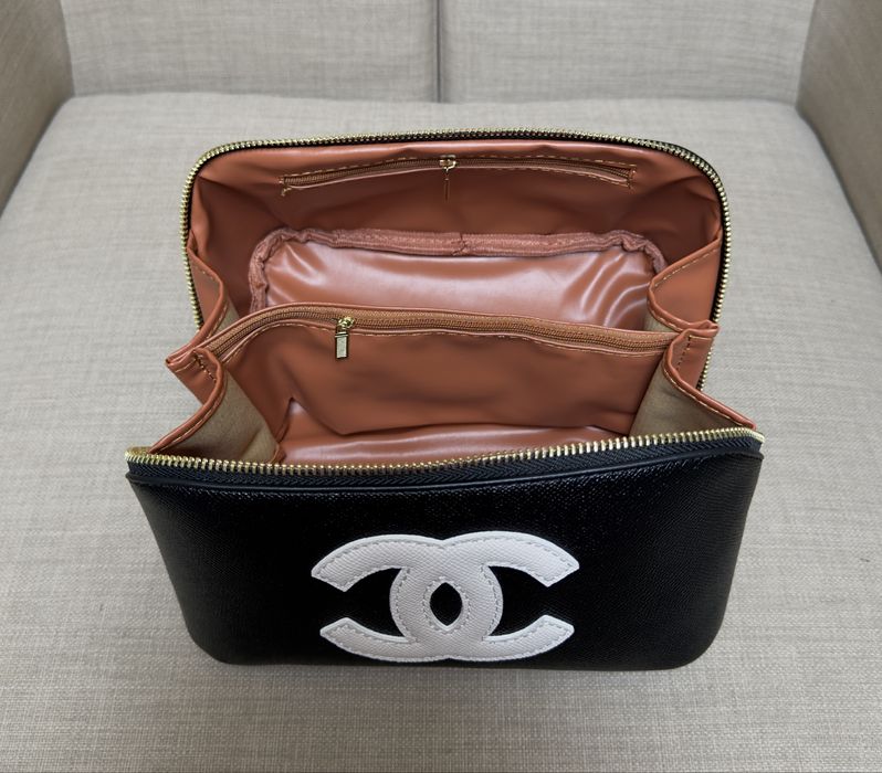 Kosmetyczka CC czarna z białym Logo