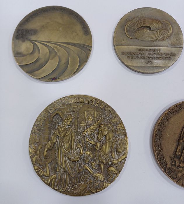 Lote 5 / Conjunto 5 de 5 Medalhas Comemorativas de Portugal em Bronze