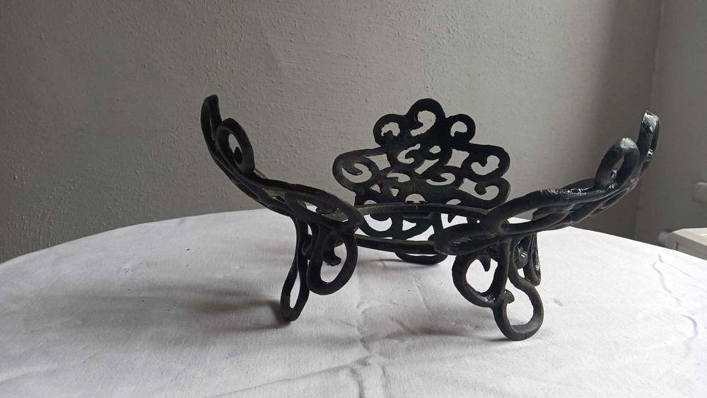 Stara podstawka pod doniczkę - odlew