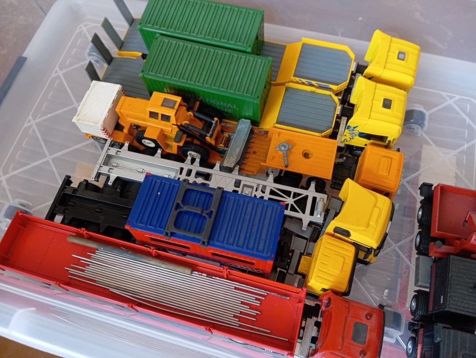 Zabawki siku matchbox corgi