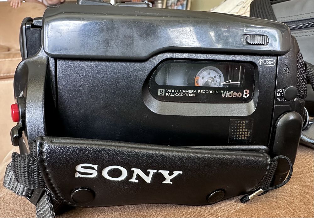 Vendo câmara de filmar sony CCD-TR45E