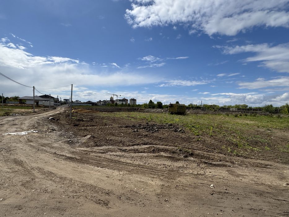 Чабани 27 соток  углова ділянка з широким фасадом 300000$