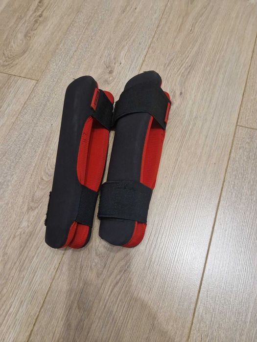 Ochraniacze na piszczele nagolenniki