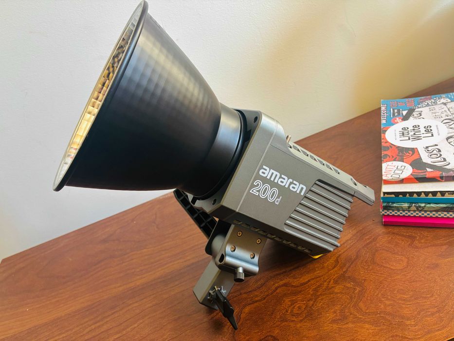 Aputure Amaran 200D + Dome Triopo 90cm