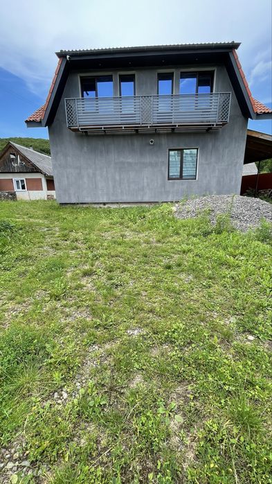 Продається будинок в мальовничій місцевості.Басейн.Сауна.Річка.