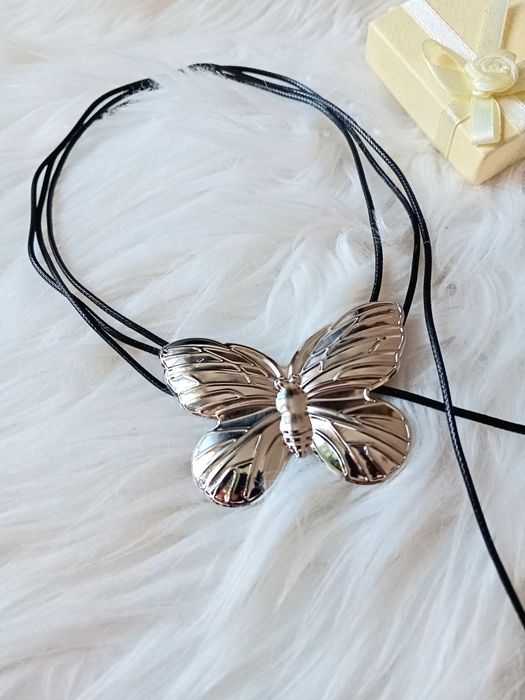 Nowy, efektowny choker motyl