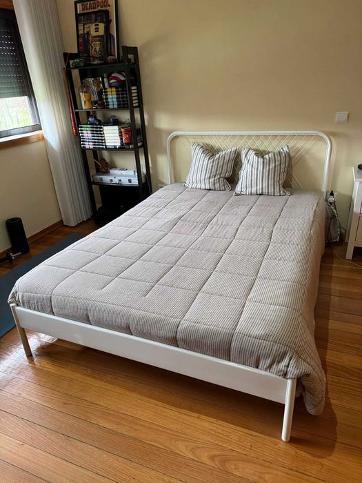 Cama de metal + colchão - ótimo estado - Mudança de casa