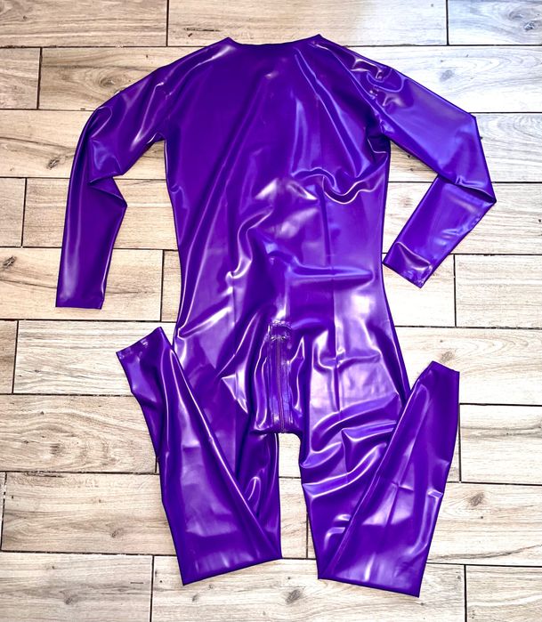 977/ Fioletowy damski unisex kombinezon S catsuit CHLOROWANY latex
