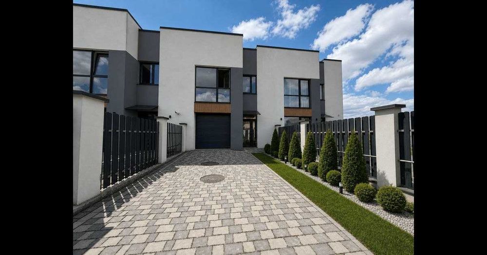 Продам зданий таунхаус у Вовчинцях. Готовий до ремонту. Є власний підвал!