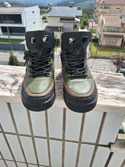 Jordan Retro 4, verde e preta