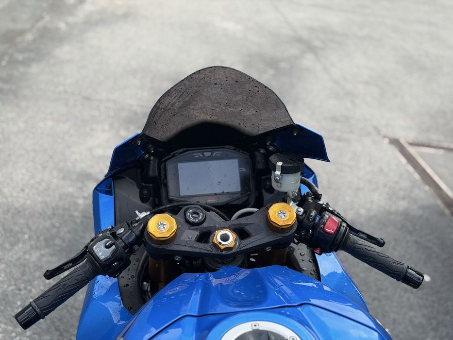 Suzuki 1000 l7 versao R