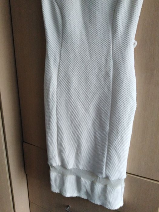 Sukienka. Biała. S. Ołówkowa