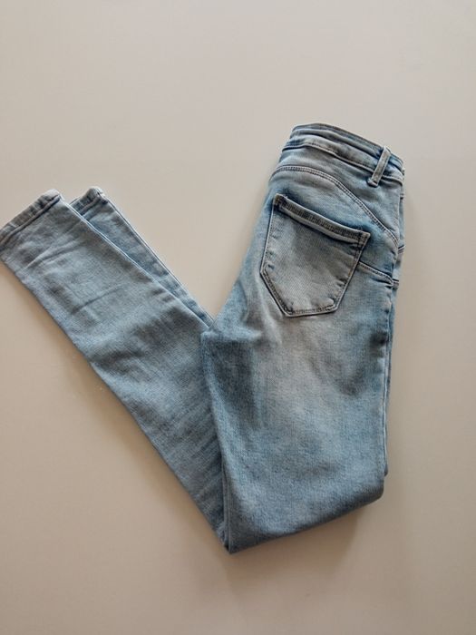 Spodnie z wysokim stanem firmy M.Sara