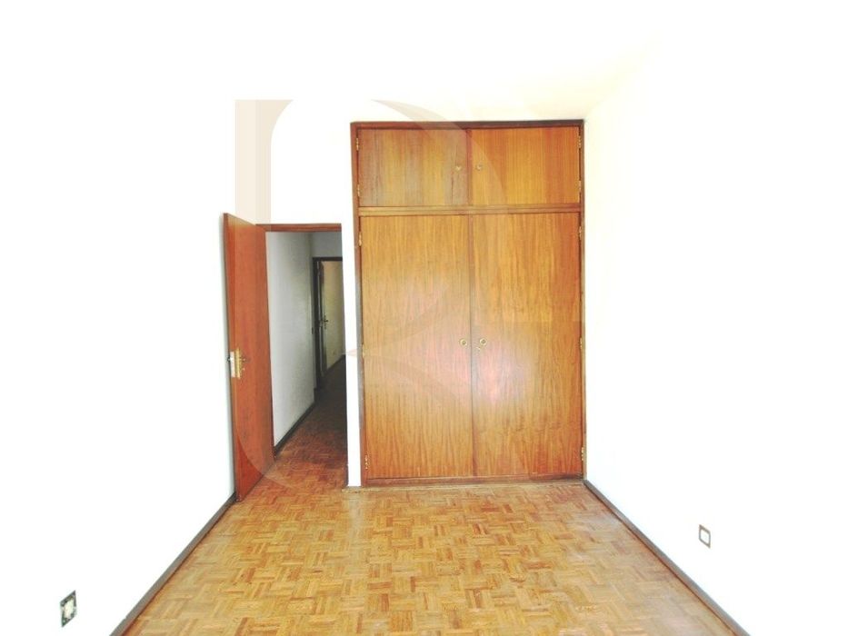 Apartamento T3 com elevador e varandas em Setúbal