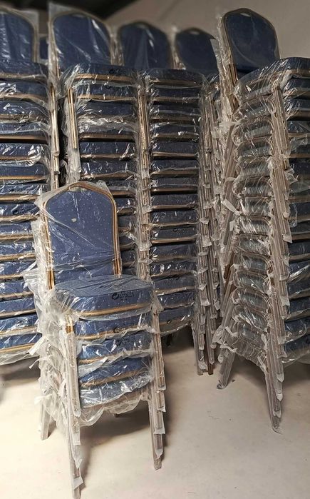 Krzesła cateringowe bankietowe stalowe sztaplowane od ręki