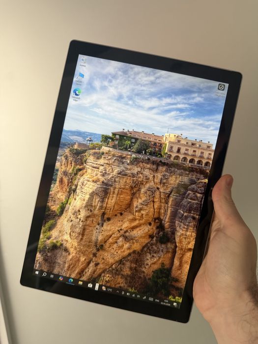 surface pro 4 - купити ноутбуки - Ціна на OLX.ua