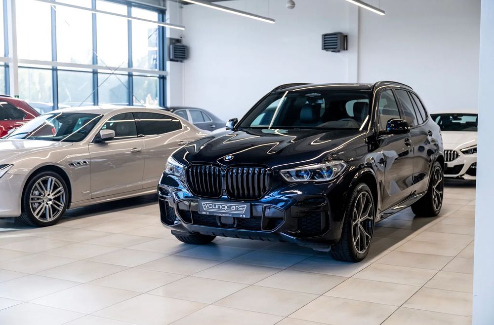 BMW X5 7 OSOBOWY / Pneumatyczne zawieszenie / Skrętna oś / Lasery / Panorama