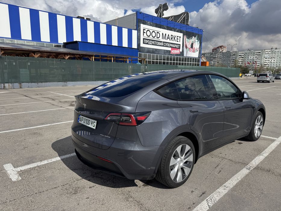 Tesla Y 2023 dual motor