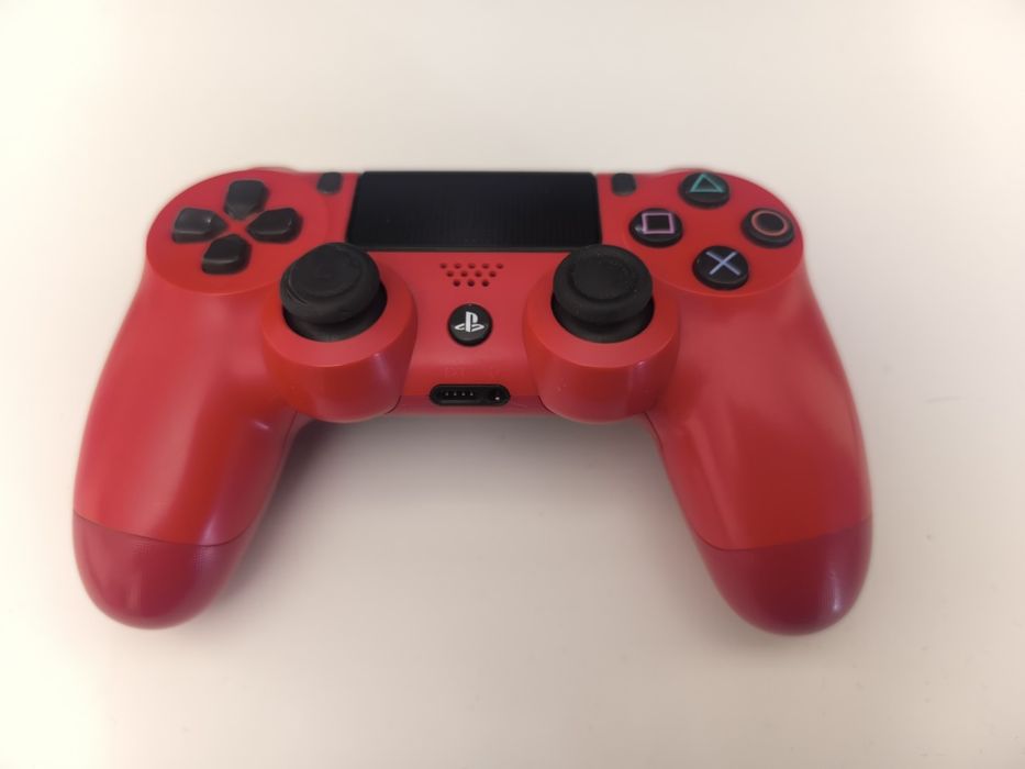 Versão PS4 Slim 500GB, 2 Comandos, 4 Jogos