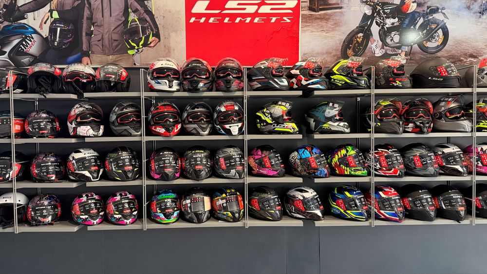 Capacete fechado / integral / estrada / moto LS2 FF320 Stream